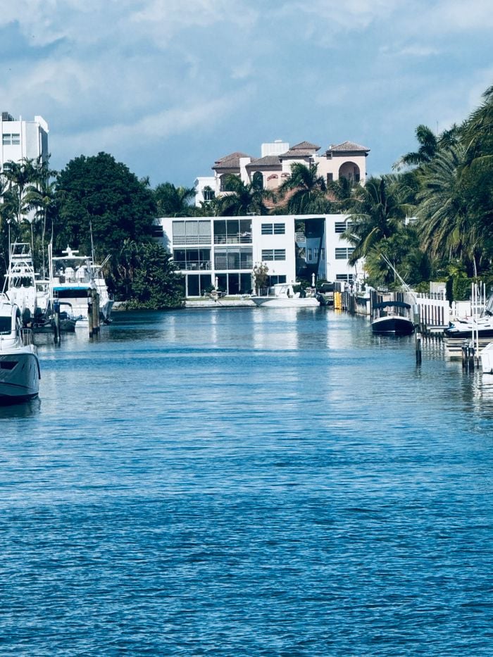 Scenic view of luxury waterfront homes along a canal in Fort Lauderdale, Florida.